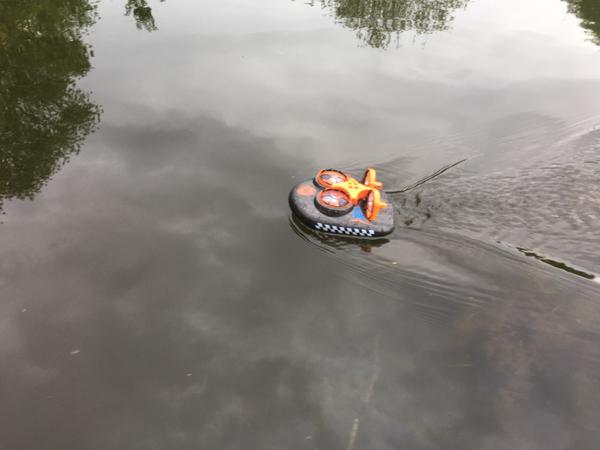 3-in-1 Luft-, Land- und Wasser-Hovercraft-Drohne photo review