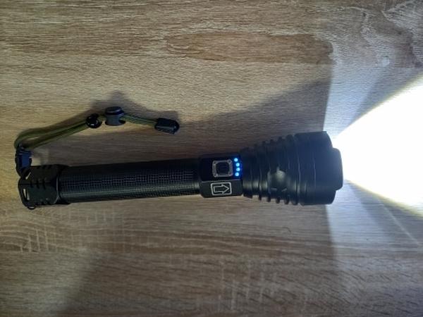 Hohe 12000 Lumen helle Taschenlampe, Taschenlampe XHP90 Lampenperle USB-Aufladung photo review