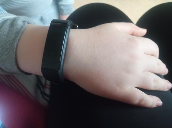 Intelligentes Armband mit Bluetooth-Herzfrequenzmesser und Aktivitätstracker photo review