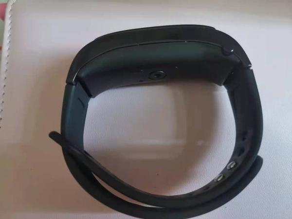 Intelligentes Armband mit Bluetooth-Kopfhörern photo review