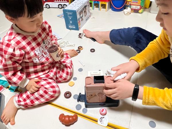 Kinder-Kaffeemaschinen-Spielzeugset mit Simulationslebensmitteln zum Rollenspiel photo review