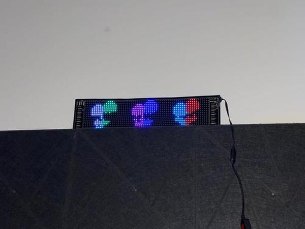 LED-Schild für Auto, flexibles LED-Matrix-Panel, USB 5 V, Bluetooth-Anwendungssteuerung, DIY programmierbares scrollendes LED-Schild photo review