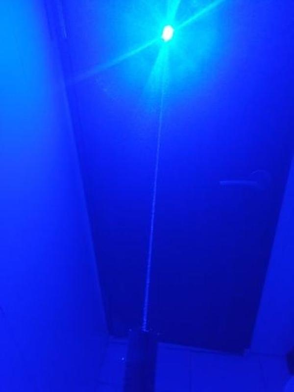 Leistungsstärkste blaue Laserpointer-Taschenlampe mit 100.000 m und 450 nm hoher Leistung von Wicked Lazer photo review