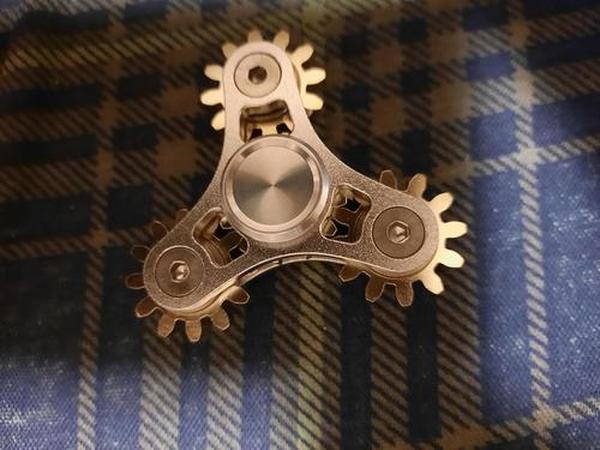 Reines Messing Fidget Spinner Gears Linkage Fidget Gyro Spielzeug photo review