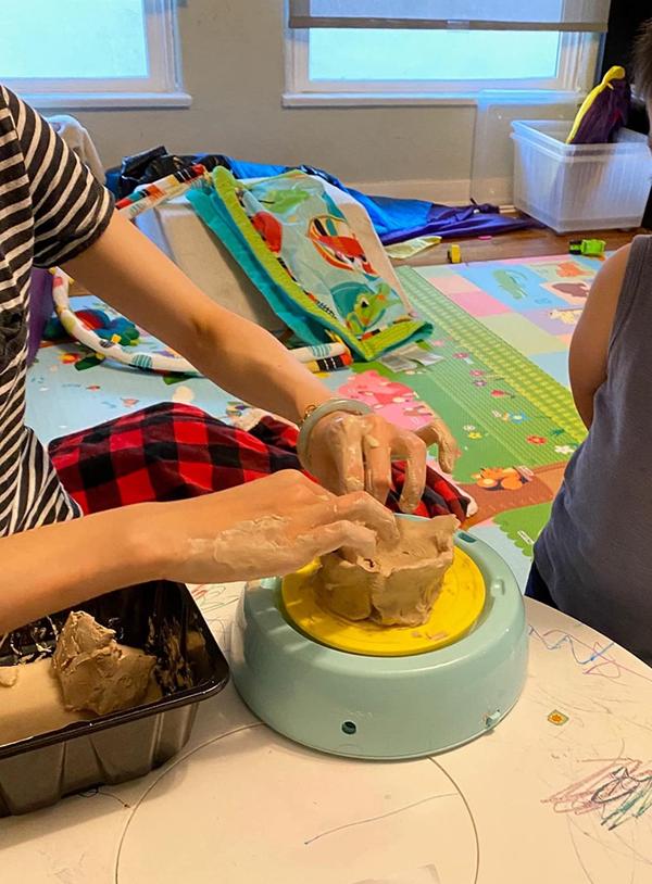 Töpferscheiben-Set, Bastelspielzeug für Kinder mit Farben und Werkzeugen, DIY-Spielzeug, Tontöpfe herstellen photo review