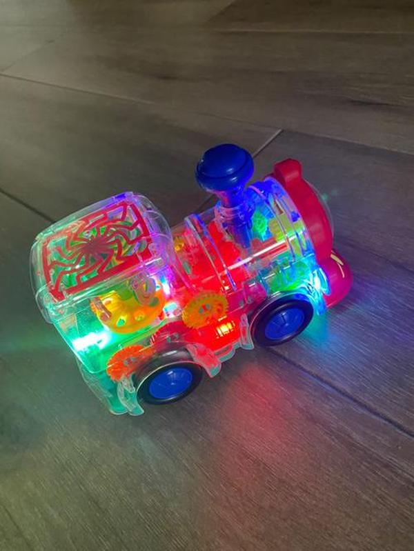 Transparentes elektrisches Zahnradspielzeug mit blinkenden Lichtern und Musik, leuchtendes Eisenbahnspielzeug, lustiges und interaktives elektrisches Eisenbahnspielzeug photo review