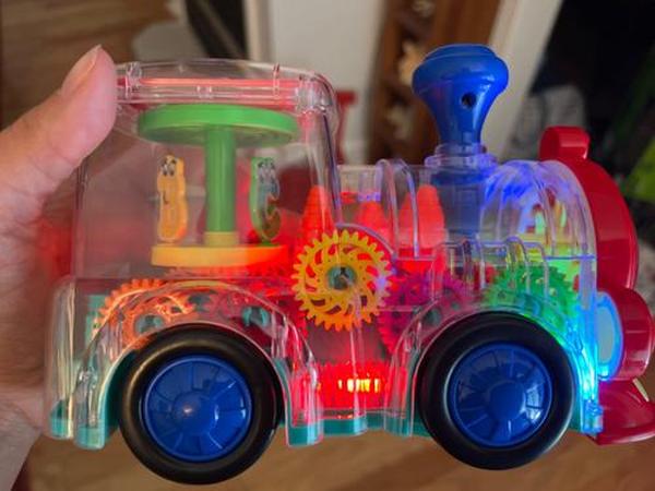 Transparentes elektrisches Zahnradspielzeug mit blinkenden Lichtern und Musik, leuchtendes Eisenbahnspielzeug, lustiges und interaktives elektrisches Eisenbahnspielzeug photo review