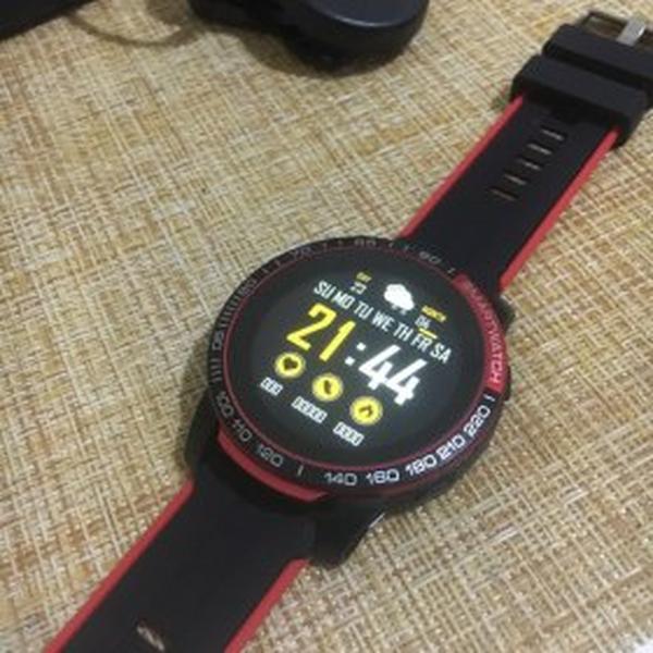 Wasserdichtes Bluetooth-Smartwatch-Telefon photo review